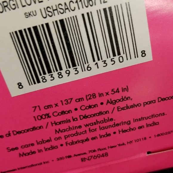 1 hr sale Betsey Johnson dog love bath towel - Picture 2 of 4